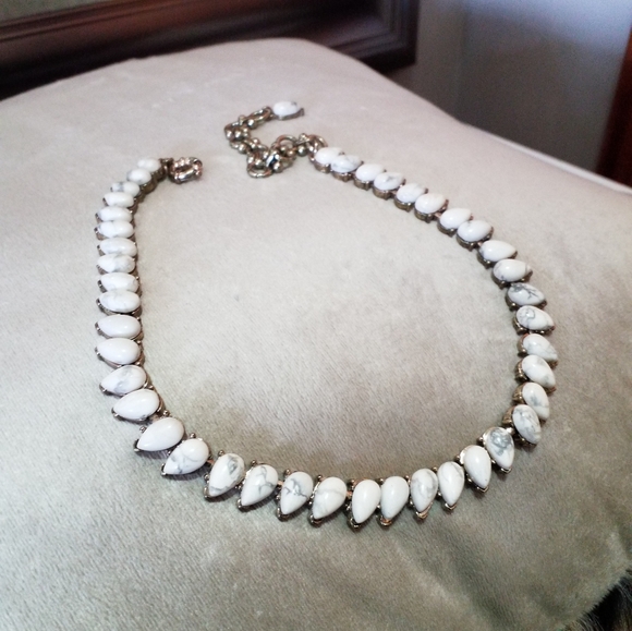 Evening White Necklace - Picture 4 of 5